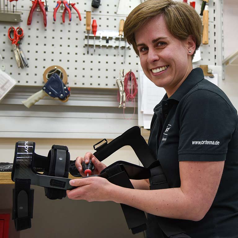 Anpassung einer Donjoy Knieorthese